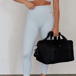 XS Cleo Harper Form Leggings - Arctic Reflective 😍🤩